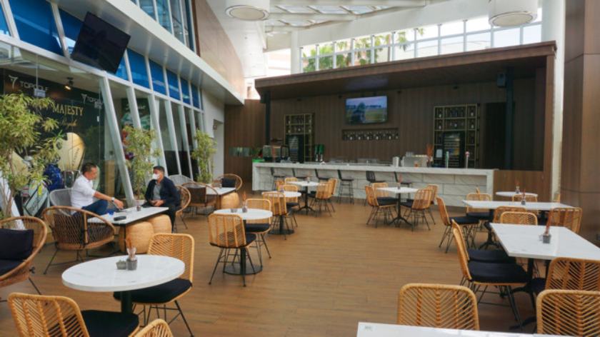 폰독인다facilities_swing_cafe_2022_3.jpg