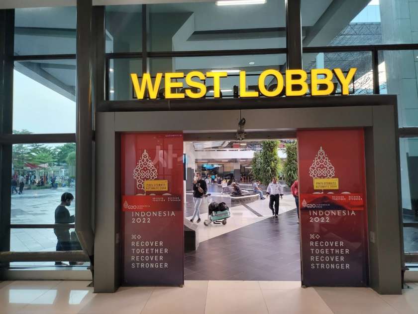 자카르타 공항 West 로비 미팅 장소