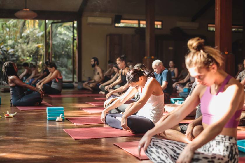 요가반YogaBarn-morning-yoga-with-Nadine.jpg